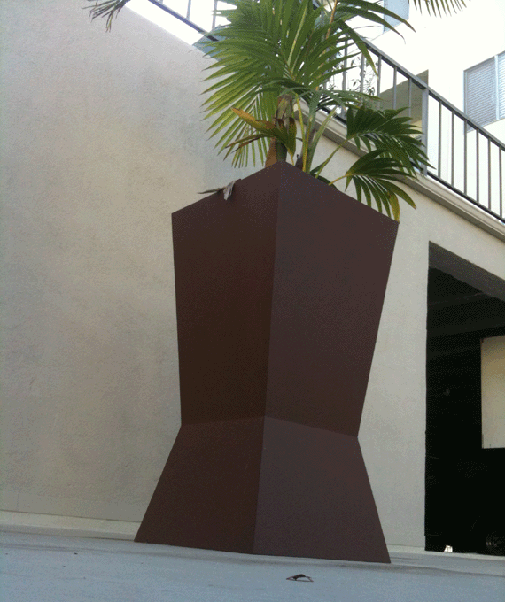Oversized Inverted Pawn Planter made of aluminum with a powder coated rust finish