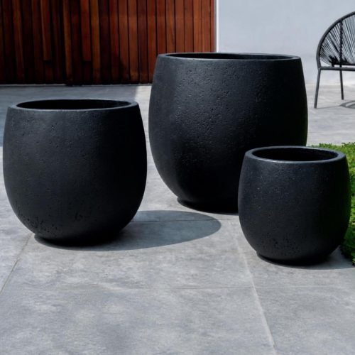 Sandos planters in black cement with three graduated round modern forms