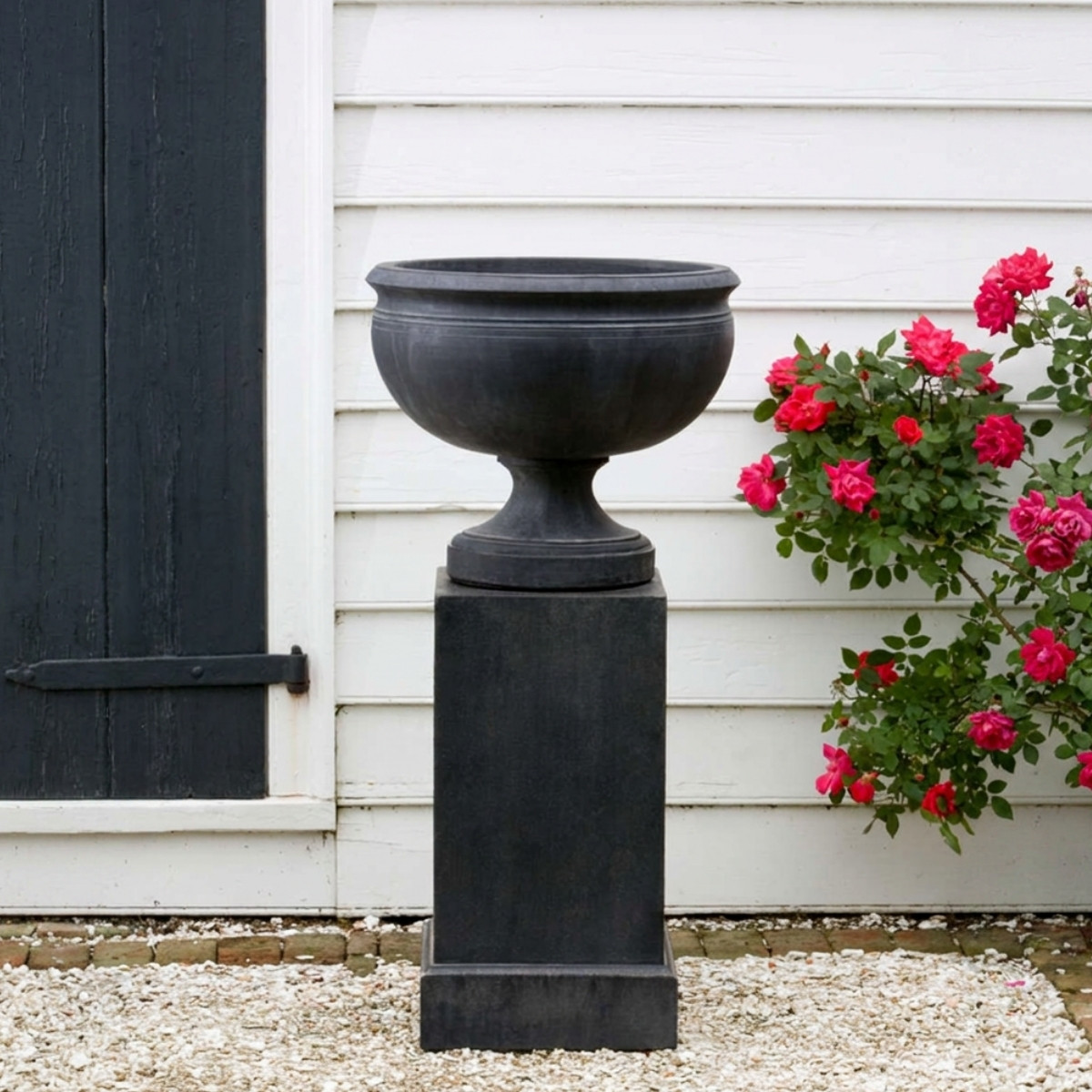 Williamsburg plantation urn w classic tall pedestal