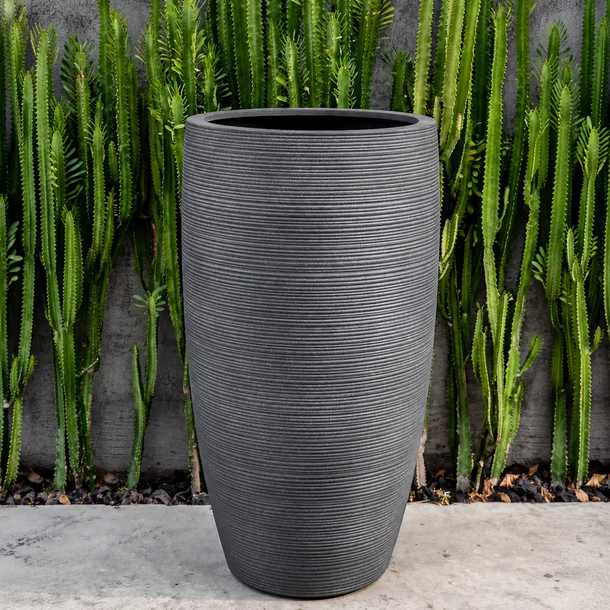 Glenmoore planter fiberglass english lead