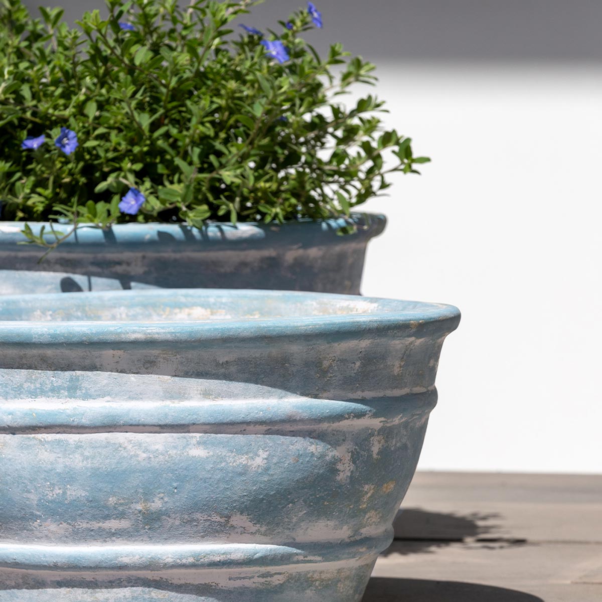 Mera planter detail (terra cotta in murano celeste)