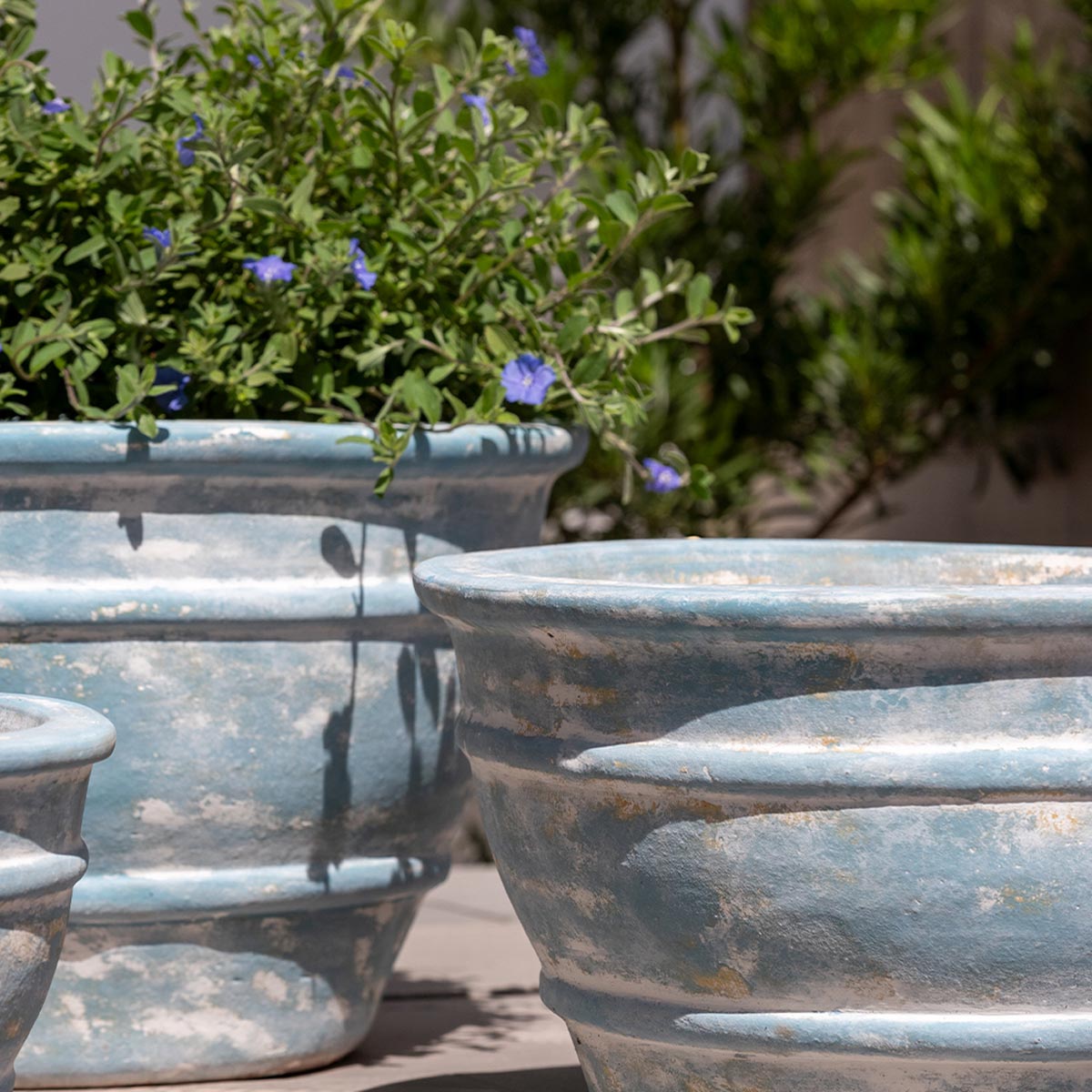 Mera planter detail (terra cotta in murano celeste)