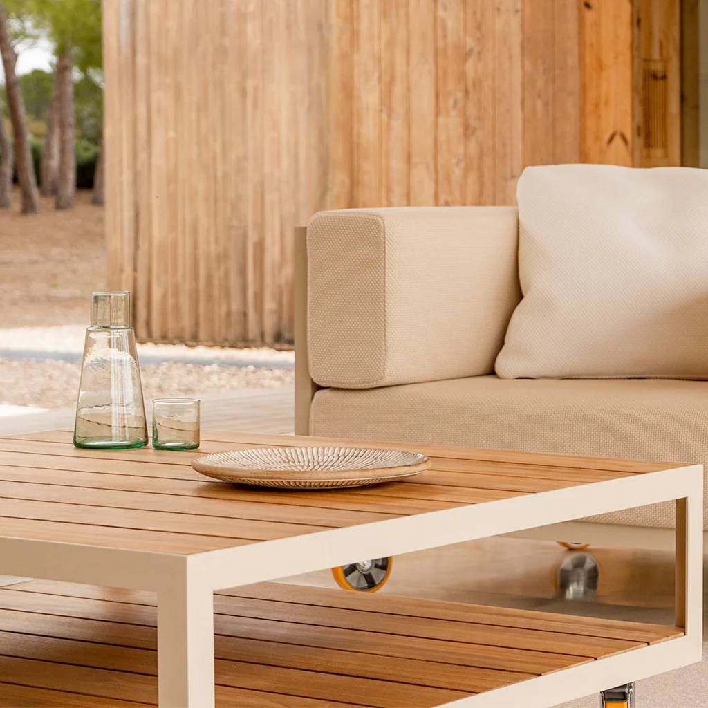 Vineyard outdoor coffee table view add06