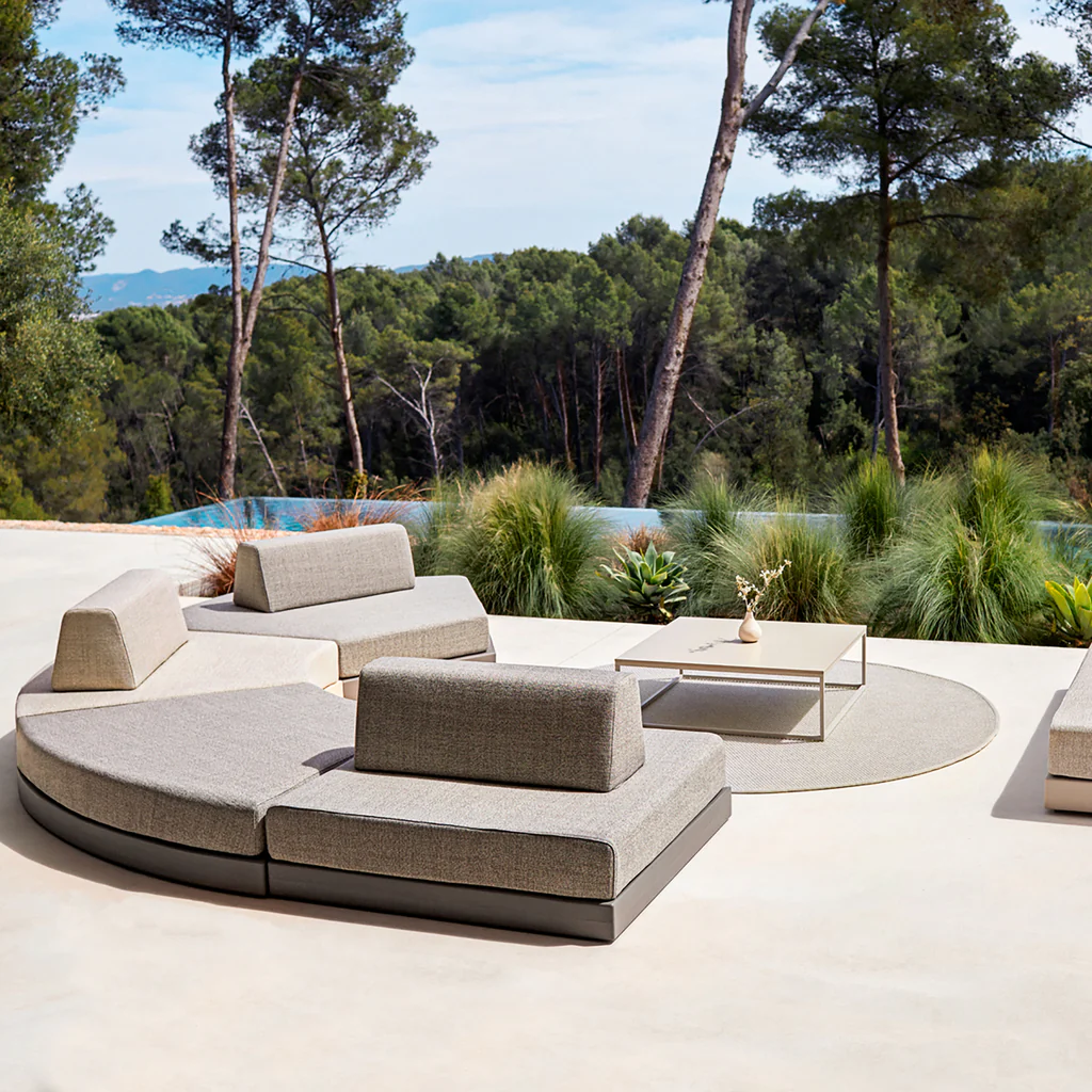 Vondom eras round outdoor rug view add02